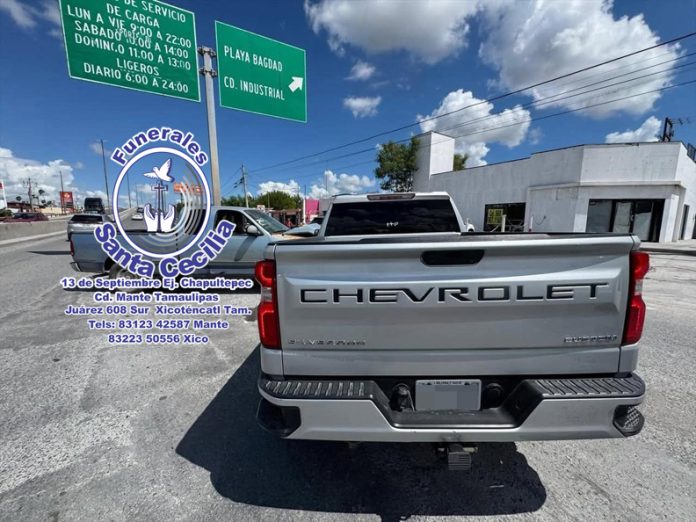 Se lleva la camioneta logo