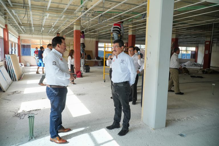 Rector de la UAT supervisa avances de obras de remodelación en la Facultad de Derecho Victoria