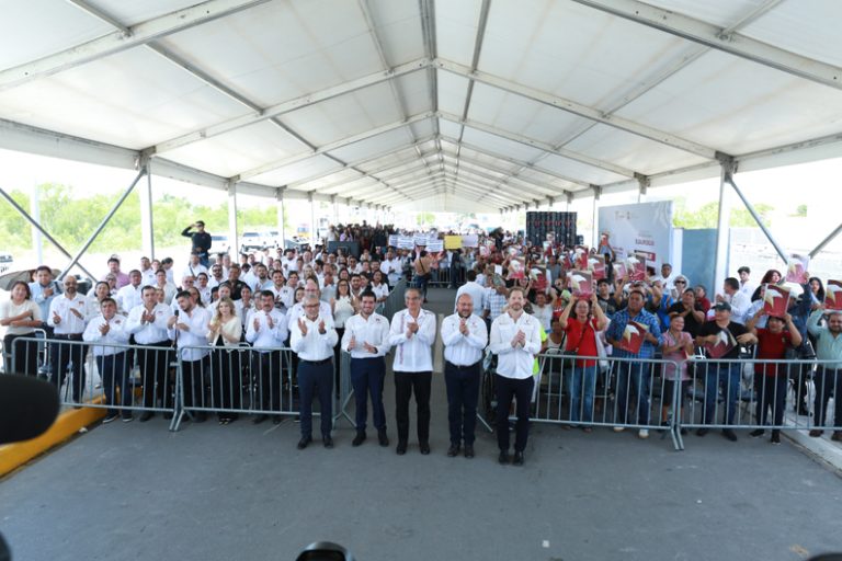 Inaugura Américo obra vial y entrega escrituras a familias matamorenses