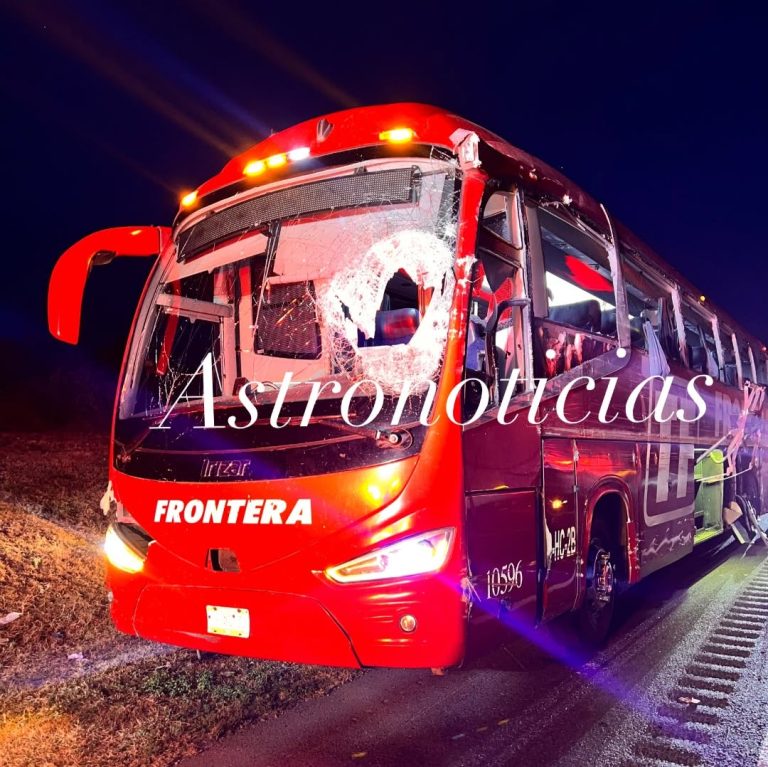 Choca autobús contra tráiler en carretera Victoria–Zaragoza; hay 15 heridos