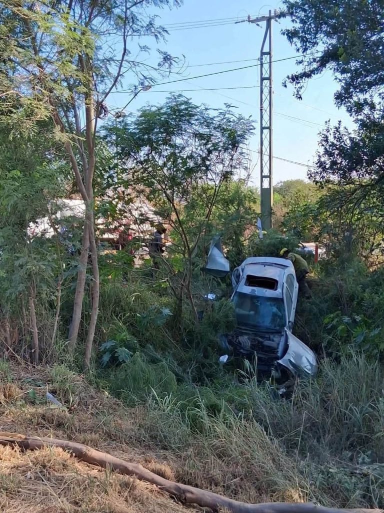 Encuentran Jetta abandonado tras choque en Naciones Unidas