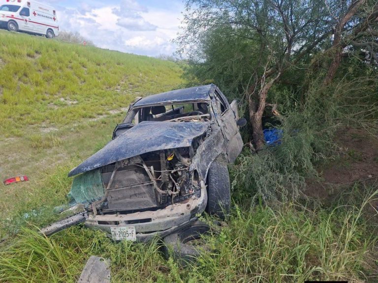 Muere hombre tras volcadura en  la supercarretera Rioverde–SLP