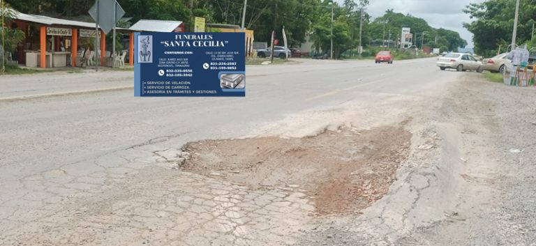 Rompen cazuelas para reparar la carretera