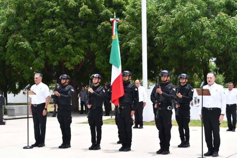 Toman protesta de bandera policías recién integrados a la Guardia Estatal