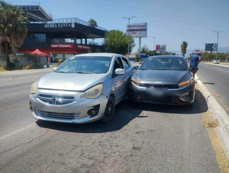 Se amontonan frente a HEB y protagonizan choque lateral en Ciudad Victoria