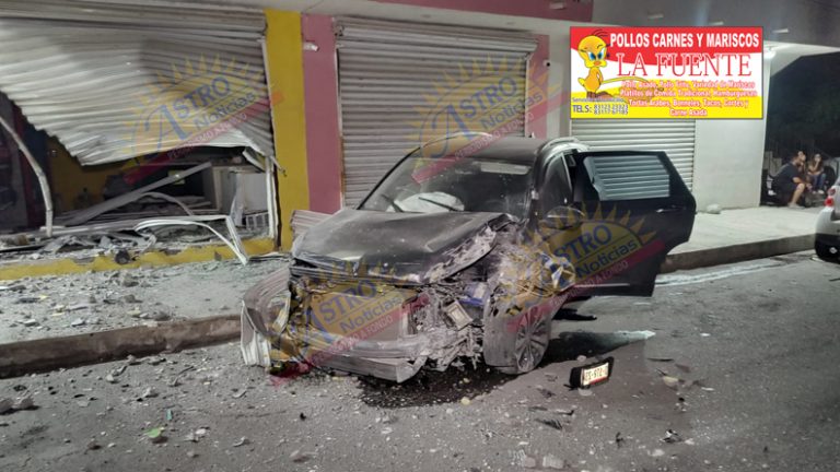 Se estrella camioneta contra dos negocios en el 21 Coahuila; hay cuatro lesionados