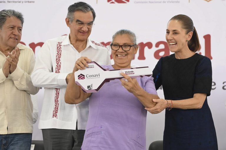 Con la entrega de viviendas se hace justicia a quienes menos tienen: Claudia Sheinbaum