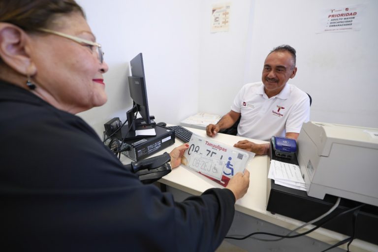 Facilita DIF Tamaulipas trámite de credencial y placas de circulación para personas con discapacidad