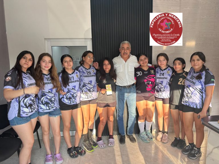 Entrega regidor Luis Gerardo Montes apoyo económico a talentosas atletas del Club Pumas Handball