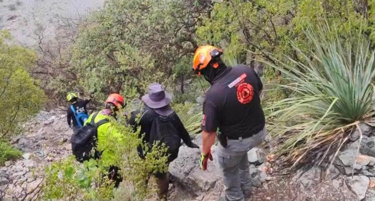 IMPRUDENCIA EN LA MONTAÑA; RESCATAN A 5 JÓVENES EN LA HUASTECA