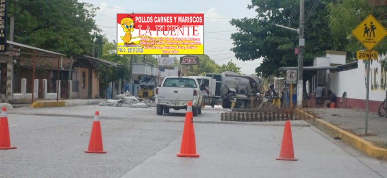 La Dirección de Obras Públicas repara pavimentos.
