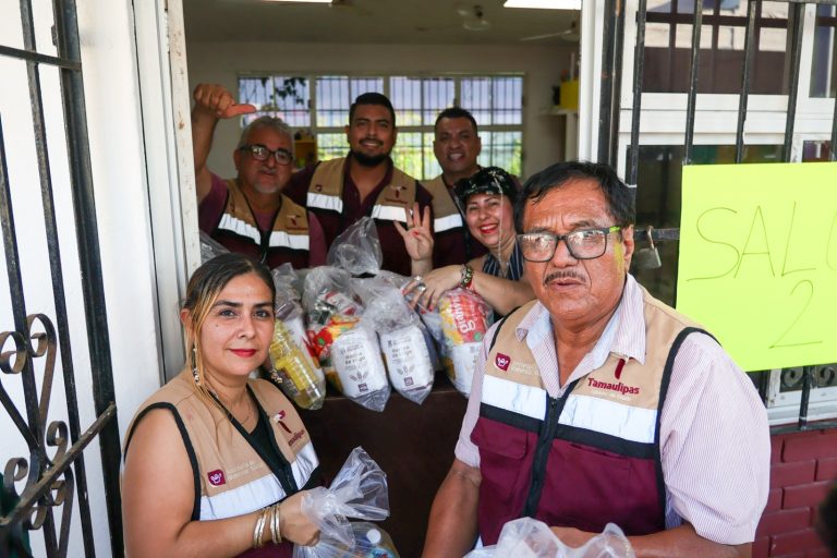 Entrega SEBIEN paquetes alimentarios en Tampico