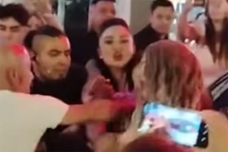 Se enfrentan a golpes Wanders Lover y Ana Show en Santa Catarina